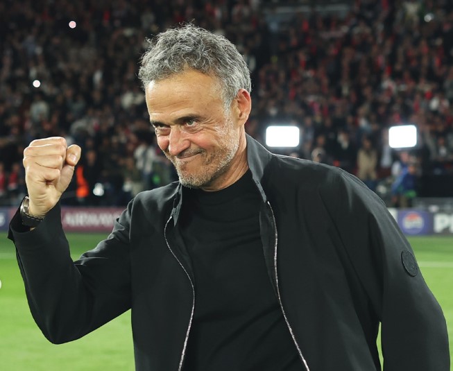 Luis Enrique é melhor técnico no The Best; Sarina Wiegman leva no feminino