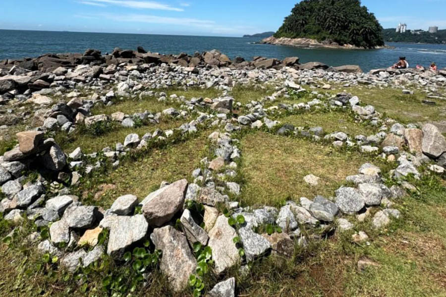 Monumento exalta a cultura indígena no Novo Quebra-Mar de Santos