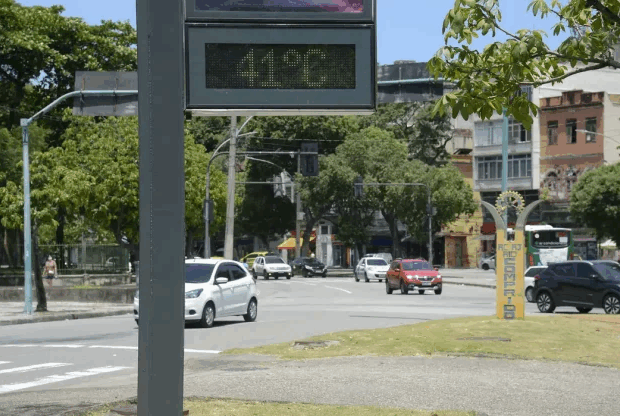 Alerta de perigo por calor extremo é prolongado em seis estados brasileiros