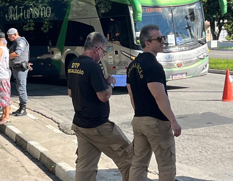 Dois estacionamentos irregulares são interditados durante Operação Controle em Guarujá