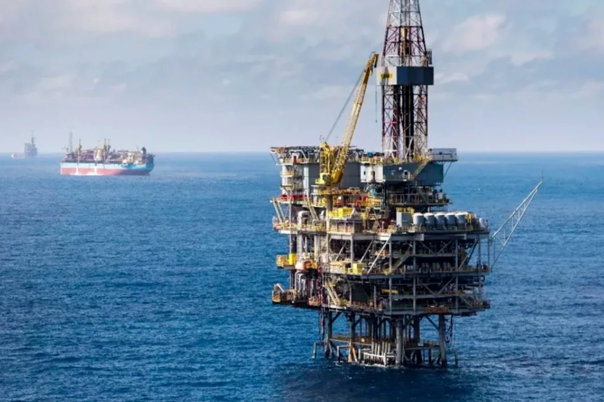 Preço do petróleo fica abaixo de US$ 60 e é o menor desde maio