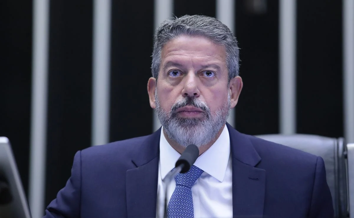 PF faz operação contra irregularidades em emendas e mira assessora ligada a Lira