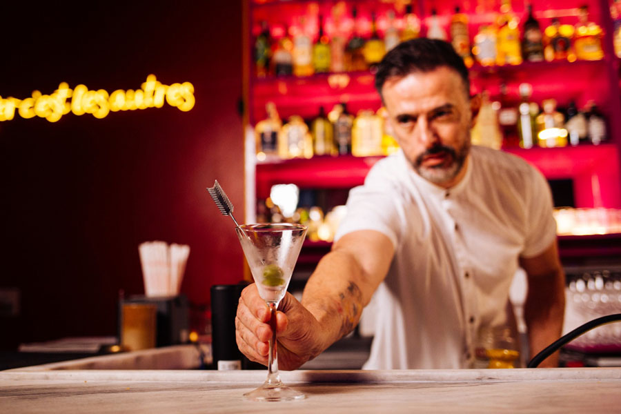 Hideout Speakeasy recebe Rafael Mariachi em noite dedicada à pesquisa e inovação na coquetelaria 