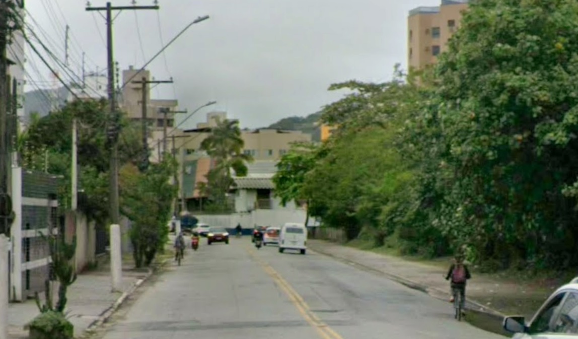 Motociclista morre atropelada após sofrer acidente em avenida de Guarujá