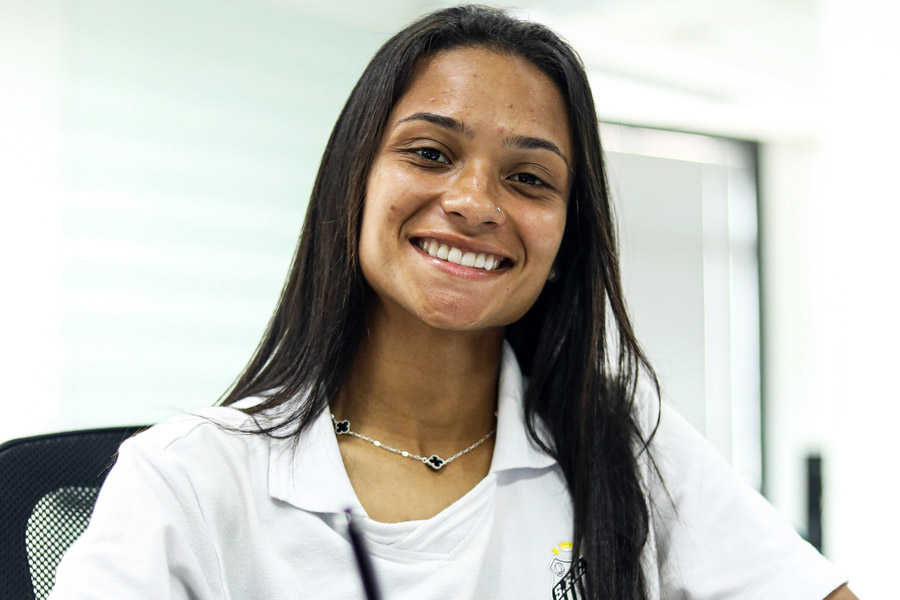 Revelação em 2025, Samara renova contrato com as Sereias da Vila