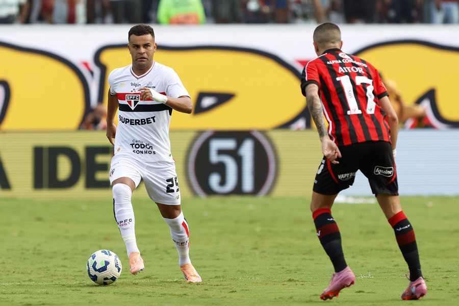 Vitória vence São Paulo, conta com 'ajudinha dupla' e se salva da Série B