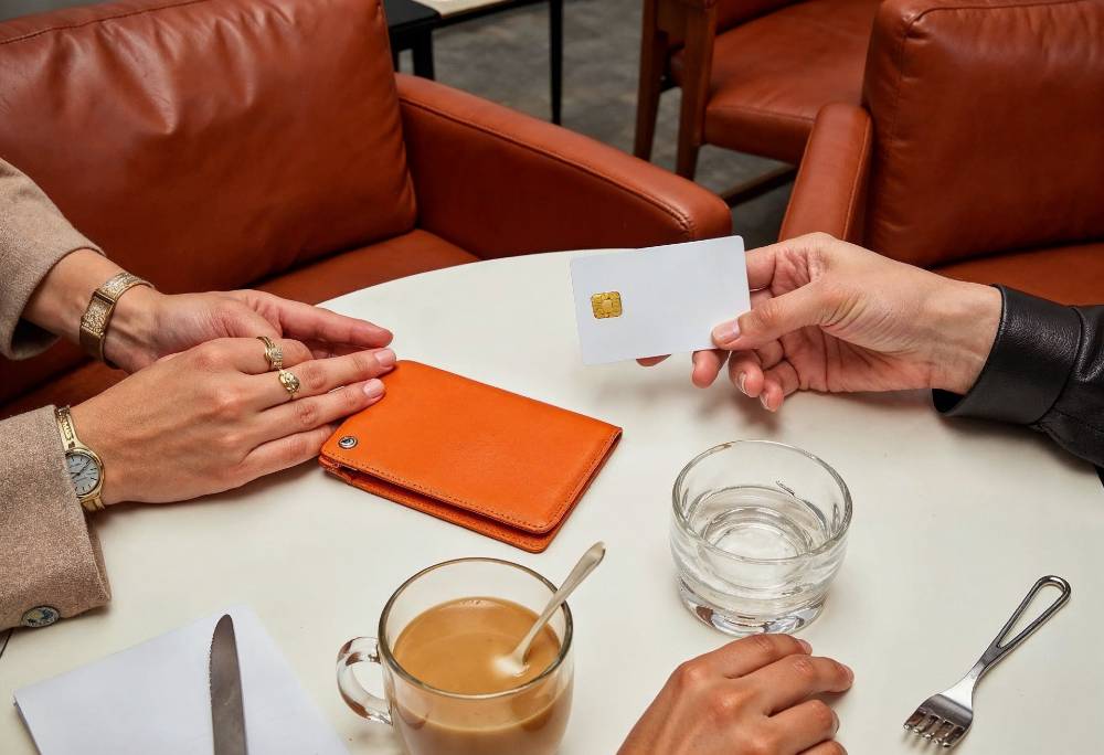 Mais flexibilidade no vale-alimentação impulsiona adoção de cartões multibenefícios 