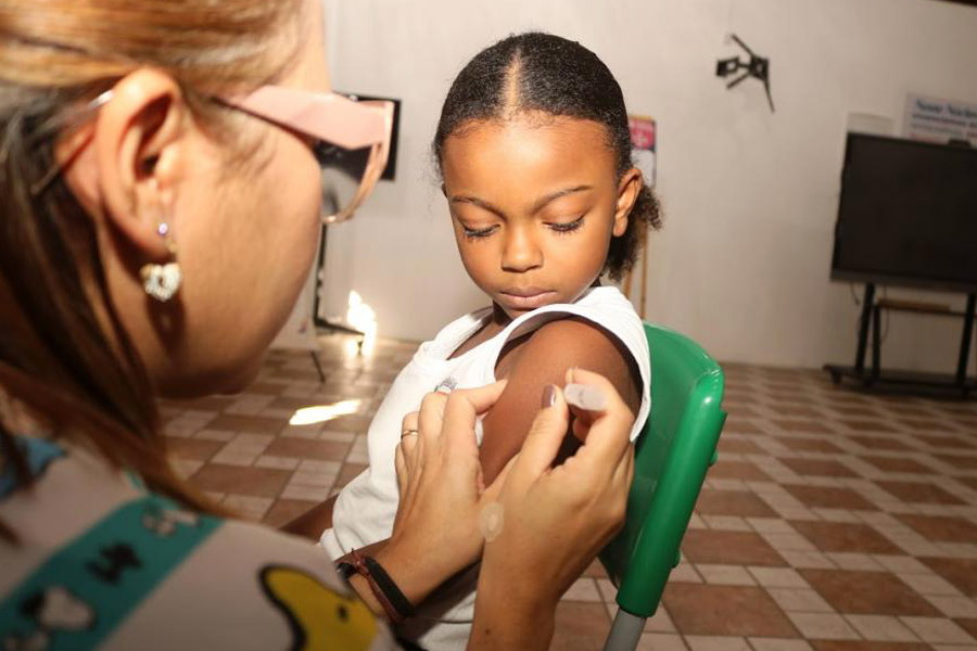 Secretaria de Saúde orienta santistas sobre importância da vacinação em dia nas férias