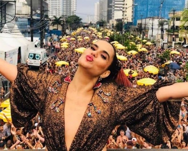 Facebook é condenado a indenizar cantora por bloquear conta sem justa causa