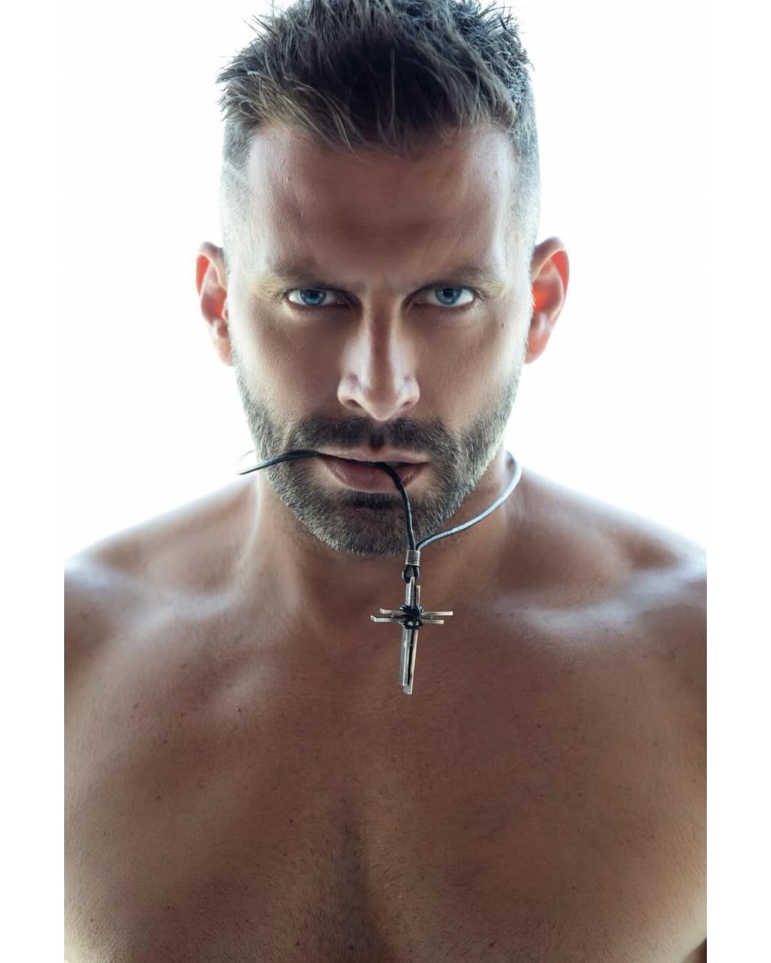 Henri Castelli segue em observação médica e tem exames 'satisfatórios'