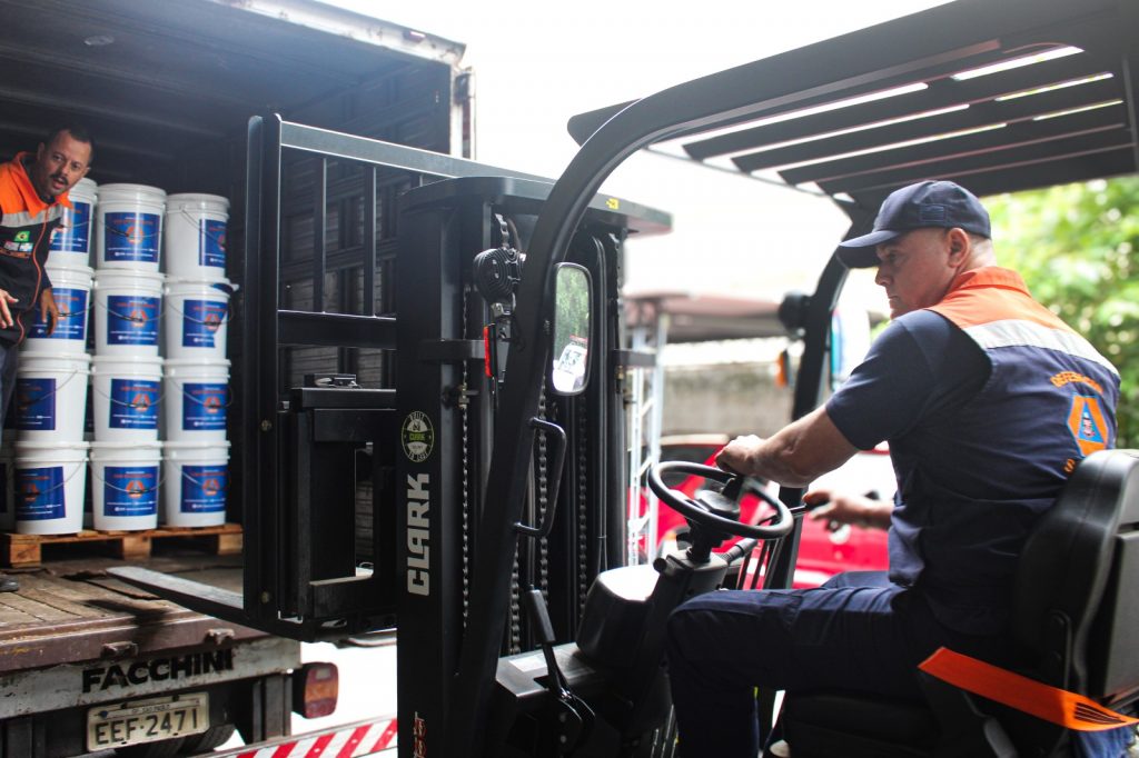 Governo de SP disponibiliza ajuda humanitária a Peruíbe após fortes chuvas