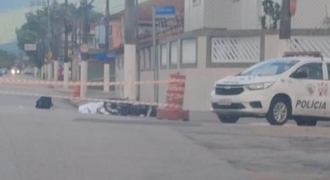 Motociclista morre após acidente de trânsito na Areia Branca, em Santos