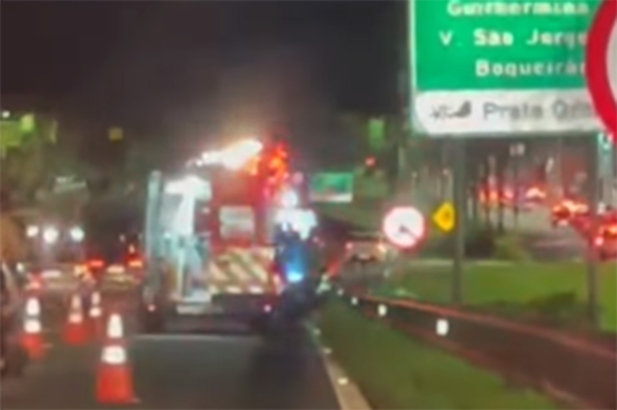 Motociclistas ficam feridos em acidente na Via Expressa Sul, em Praia Grande