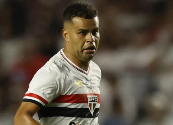 São Paulo pode ganhar até R$ 5 mi com Corinthians por empréstimo de Alisson
