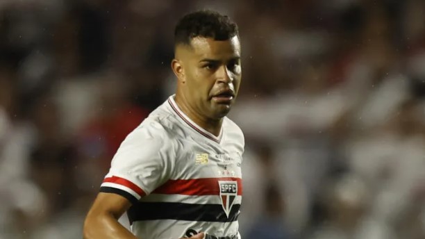 Corinthians e São Paulo avaliam empréstimo de Alisson após recusa por troca