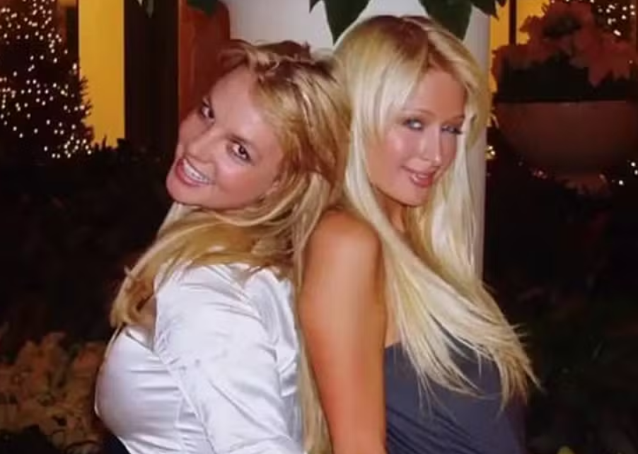 Paris Hilton e Britney Spears estão conversando sobre uma colaboração musical