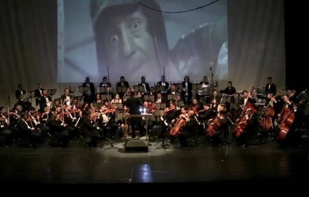 Orquestra toca músicas de 'Chaves' em concerto em São Paulo