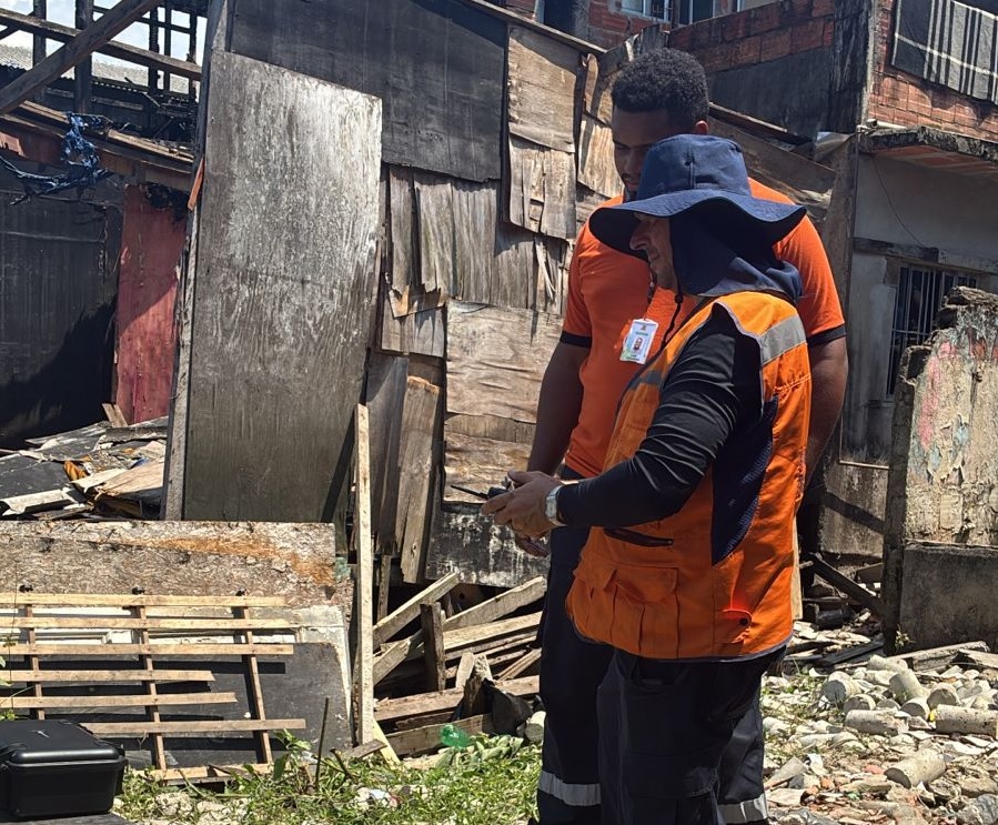 Defesa Civil e Fundo Social destinam ajuda humanitária a famílias atingidas por incêndio em Santos