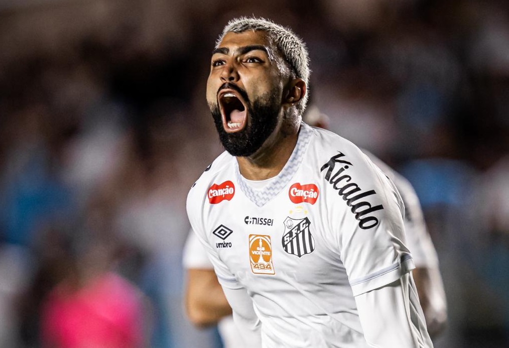 Gabigol marca nos acréscimos, e Santos e Corinthians empatam na Vila