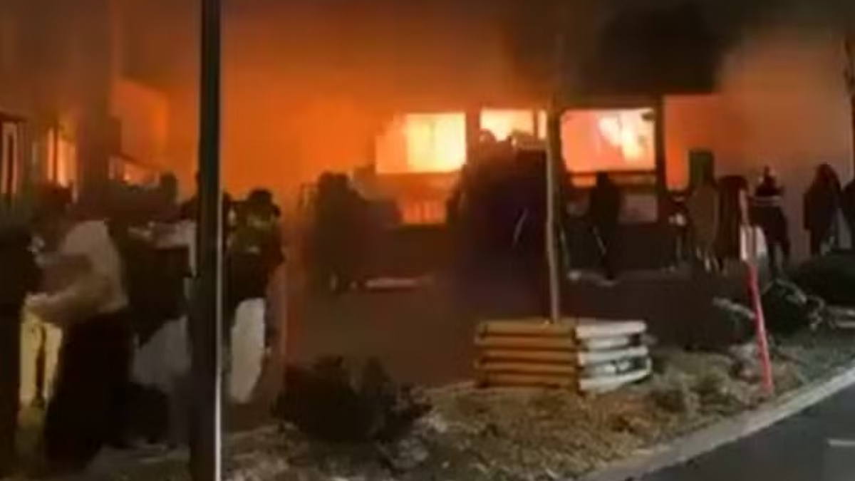 Investigação aponta que velas com faísca podem ter iniciado incêndio na Suíça, diz procuradora