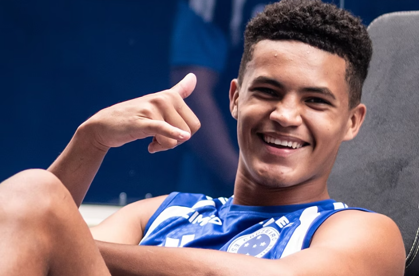 Cruzeiro entra em acordo verbal por venda de Kauã Prates ao Dortmund