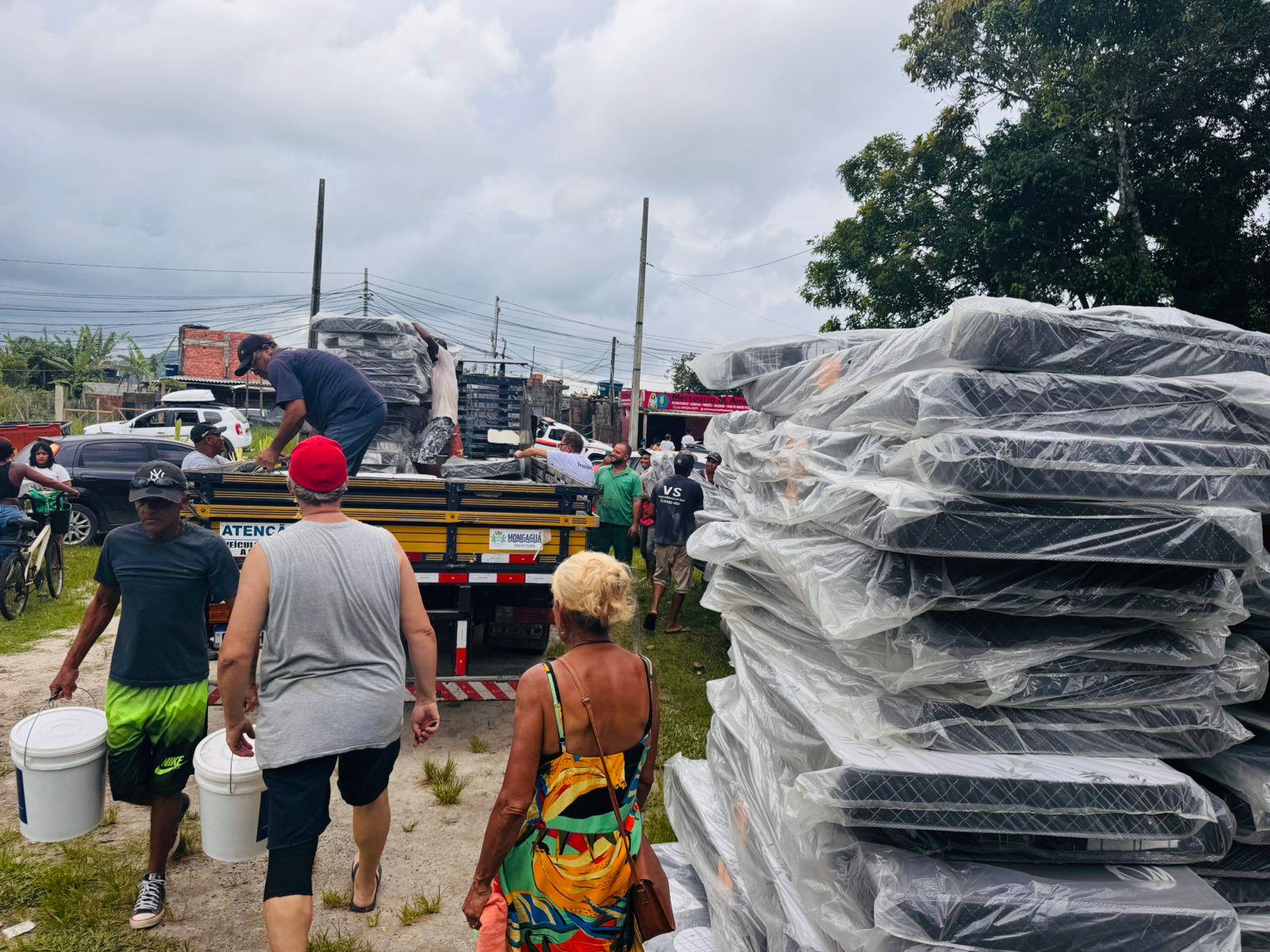 Após alagamentos e inundações, Mongaguá distribui kits humanitários a 150 famílias