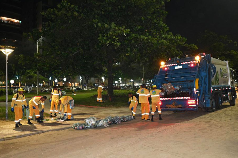Megaoperação de limpeza no Ano Novo remove 50 toneladas de resíduos das praias de Santos