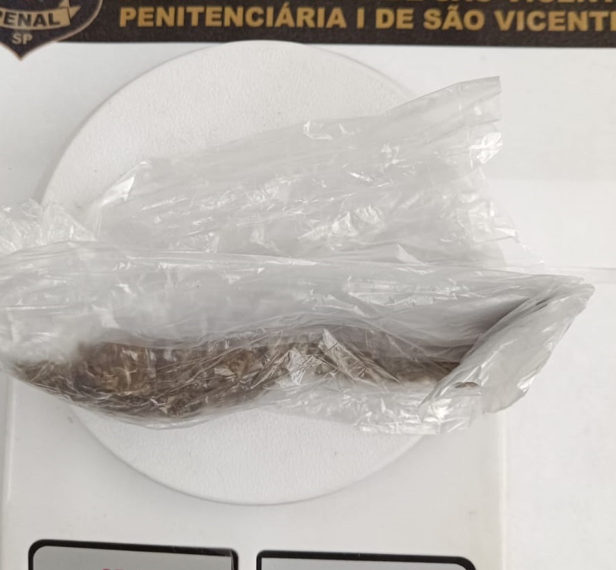 Mulher de preso é flagrada com maconha no sutiã ao tentar visitá-lo na prisão em São Vicente