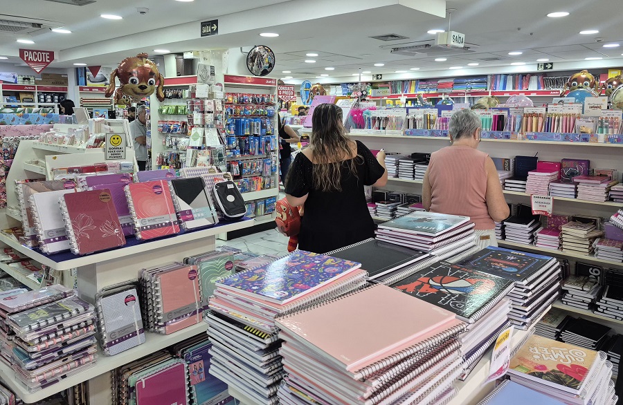 Venda de material escolar aquece comércio na Baixada Santista