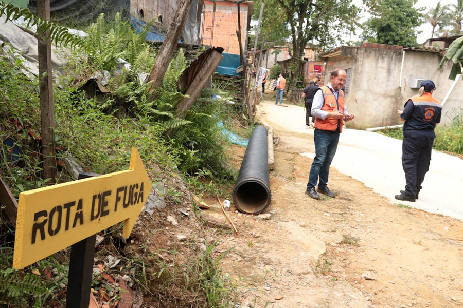 Defesa Civil realiza simulado de acionamento de sirene em morro de Santos