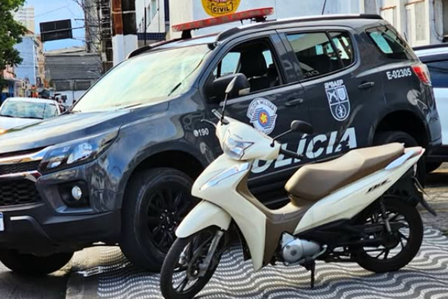 Mulher é presa com moto furtada durante operação policial em São Vicente