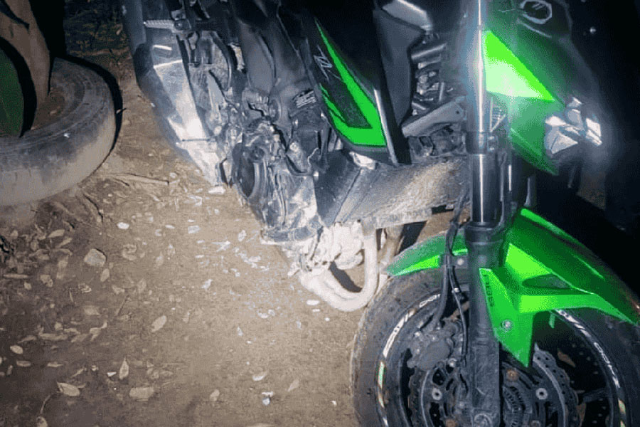 Motocicleta roubada é recuperada pela GCM no Parque Bitaru, em São Vicente