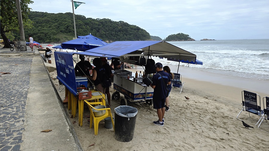 Vigilância Sanitária emite 353 autuações nas praias de Guarujá
