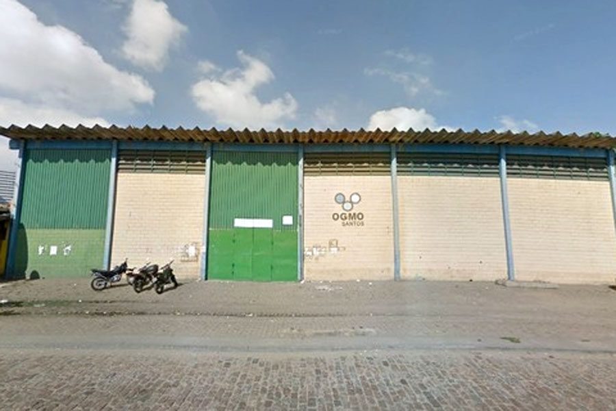 Motorista de caminhão morre após sofrer mal súbito em banheiro público de Santos