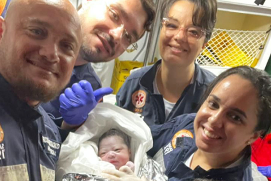 Mãe dá luz ao filho dentro de viatura do Samu, em Mongaguá, nas primeiras horas de 2026; VÍDEO