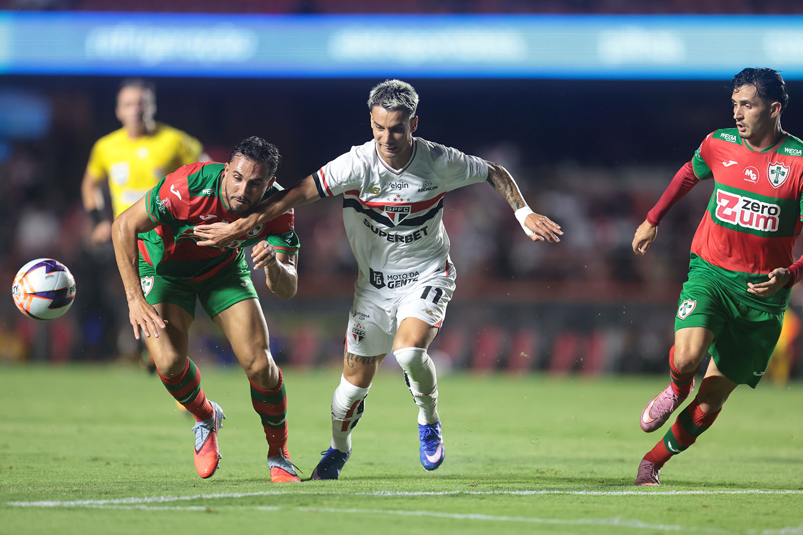 São Paulo perde para a Portuguesa em dia de renúncia e operação policial