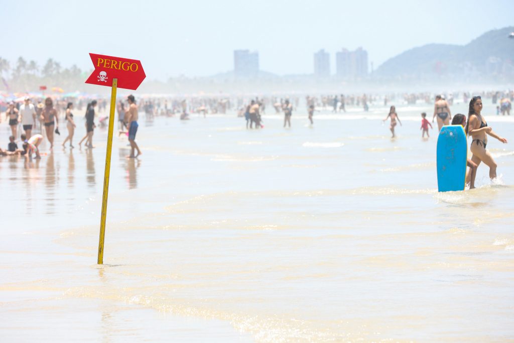 Praias do litoral de SP têm segurança reforçada após recorde de salvamentos