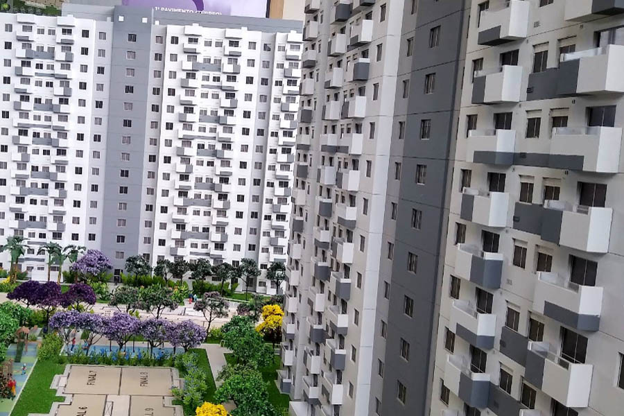 Proprietários de apartamentos cobram construtora por entrega de novo prédio em Santos