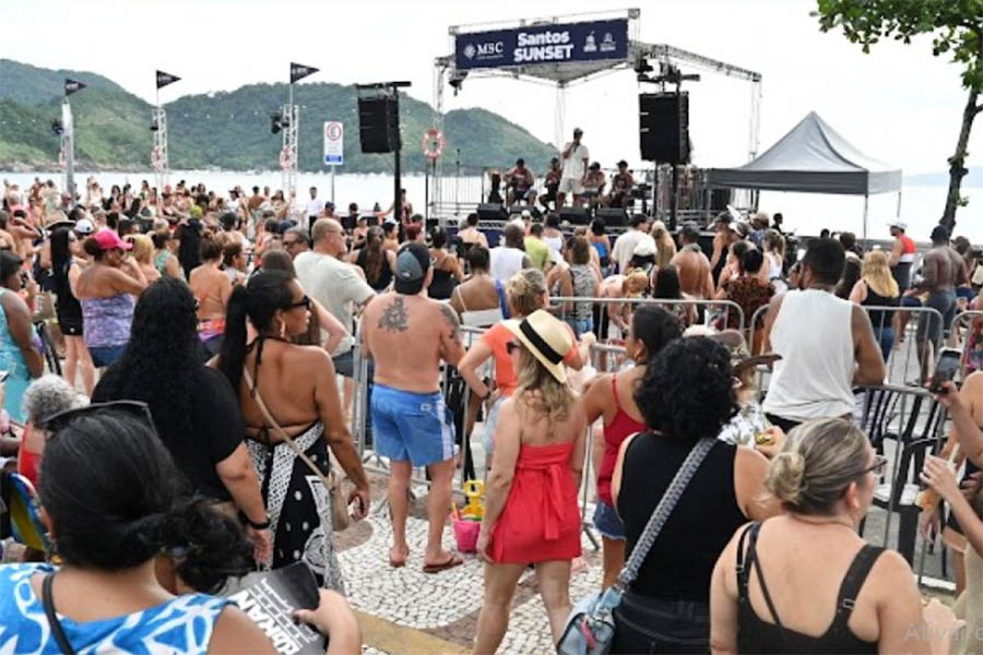 Terceira edição do Santos Sunset encanta público com várias atrações à beira-mar