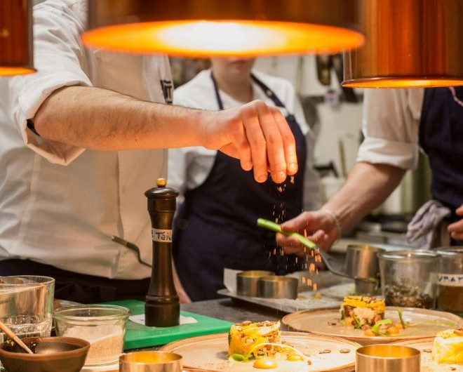 Chef é condenado por assédio sexual a candidata a vaga de auxiliar de cozinha em Santos