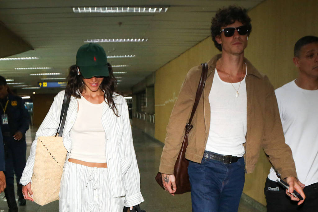 Bruna Marquezine e Shawn Mendes chegam em Salvador para passar o Carnaval juntos