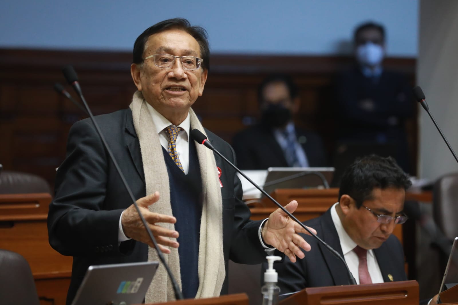 Congresso elege esquerdista José Balcázar novo presidente interino do Peru