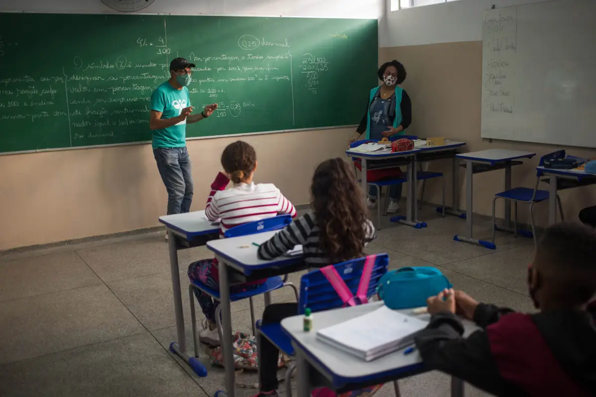 Brasil registra queda de 1 milhão de alunos na educação básica, a maior em duas décadas