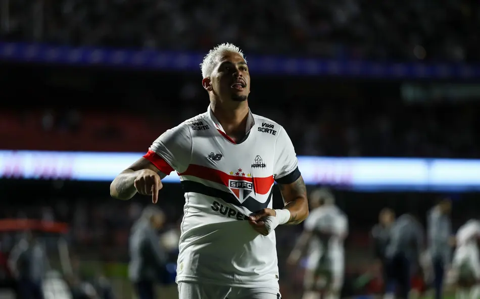 Luciano acerta renovação de contrato com o São Paulo