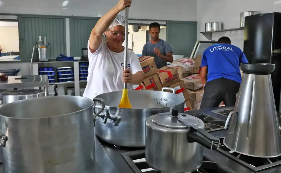Após 3 anos, governo Lula reajusta valores para alimentação escolar pela inflação
