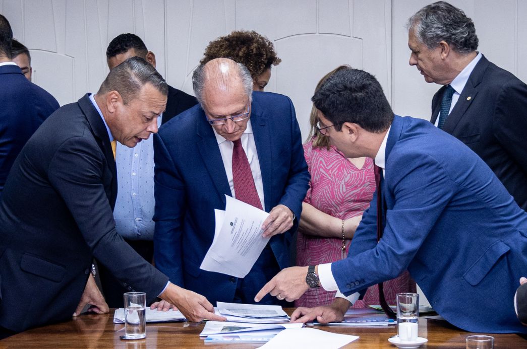 Governo Federal anuncia mais R$ 2 bilhões para indústria química e traz fôlego ao Polo de Cubatão