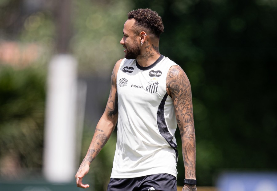 Perto de volta, Neymar tem de 3 a 7 jogos para convencer Ancelotti por Copa