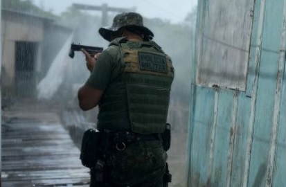 Procurado por homicídio é preso em operação com helicóptero e drone em mangue de Cubatão