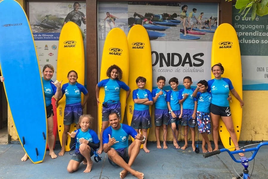 Projeto Ondas abre inscrições e retoma atividades com o Surfando Valores IV em Guarujá