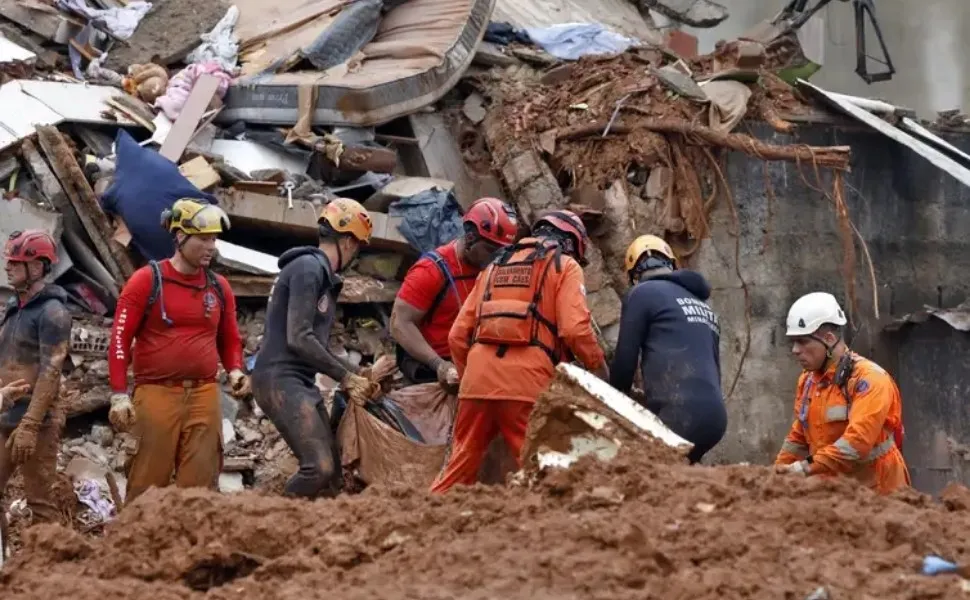 Sobe para 54 o número de mortos por temporais na zona da mata, em Minas Gerais